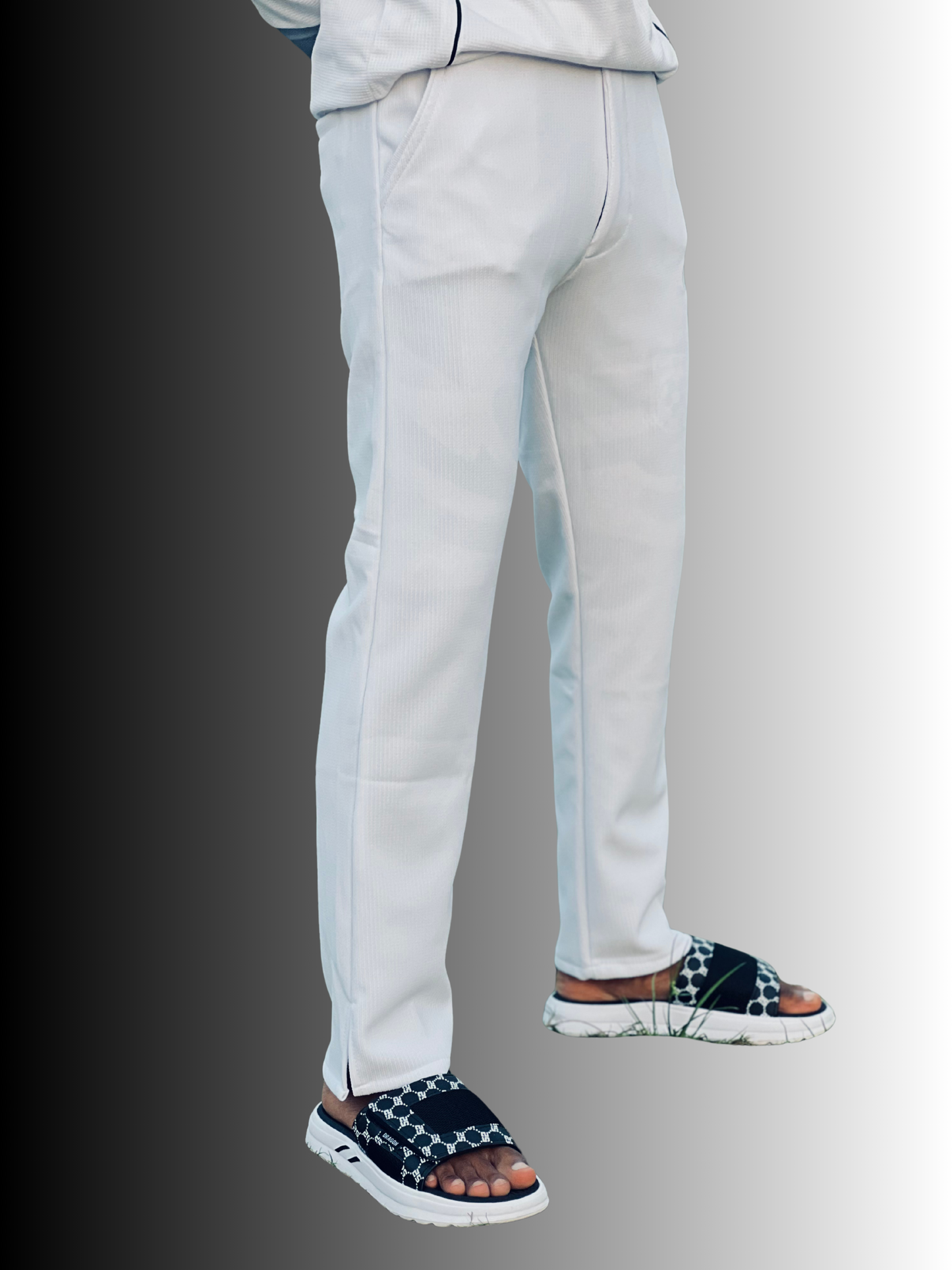 Low Cut Baggy Joggers Available With 2 Colors (Black/White)