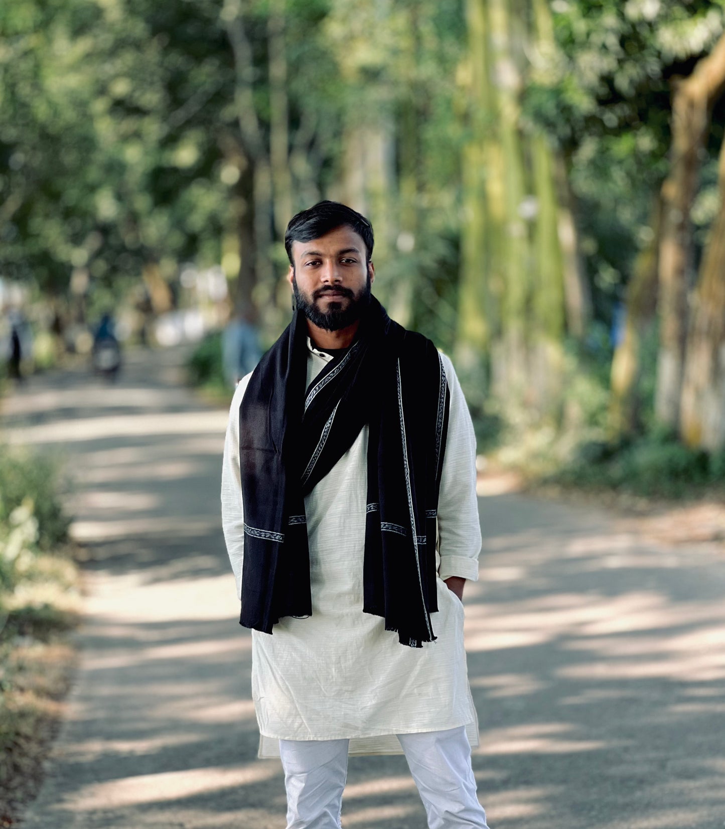 Premium 100% Woolen Winter Shawl — Pure Comfort & Class