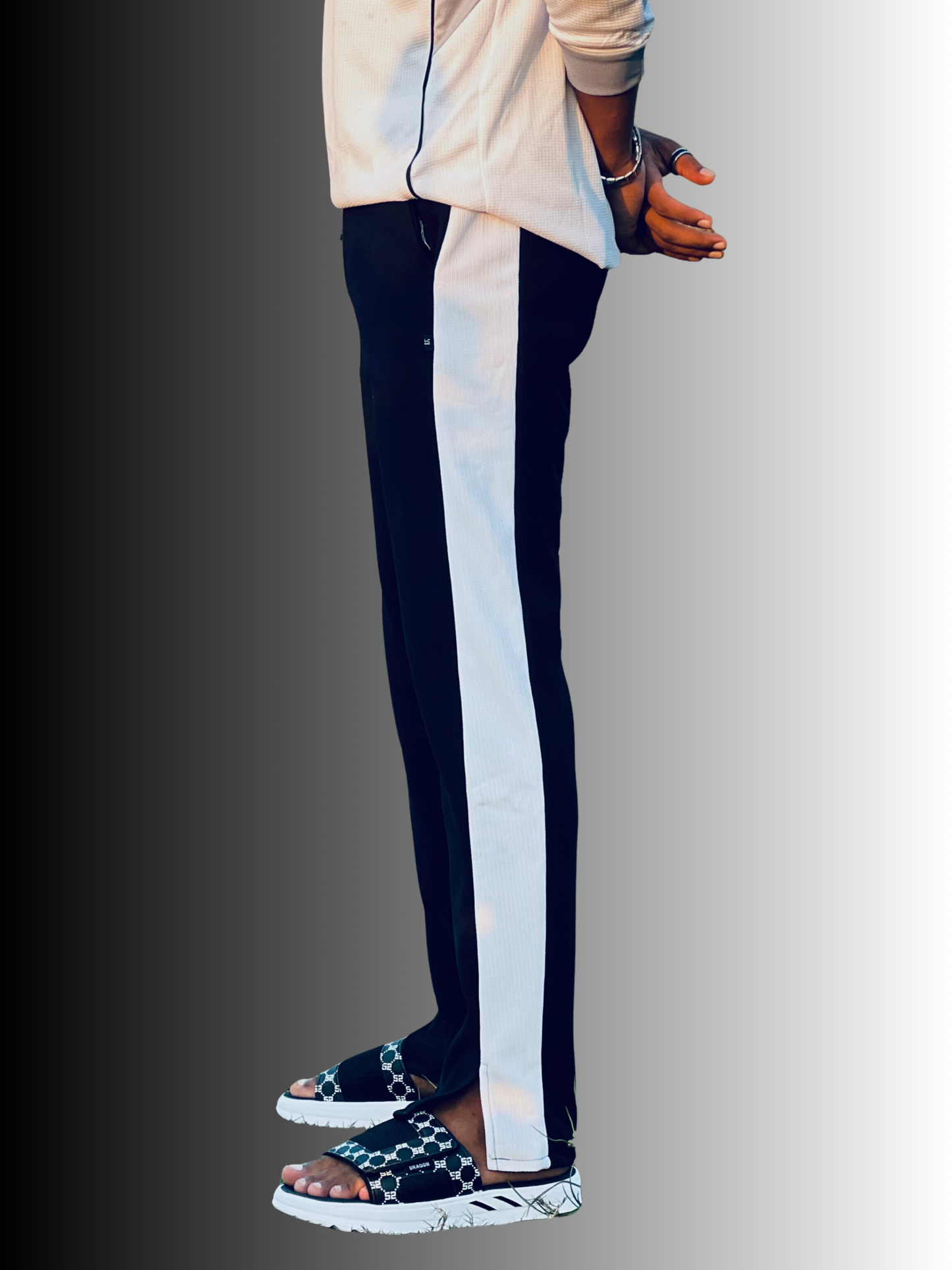 Low Cut Baggy Joggers Available With 2 Colors (Black/White)