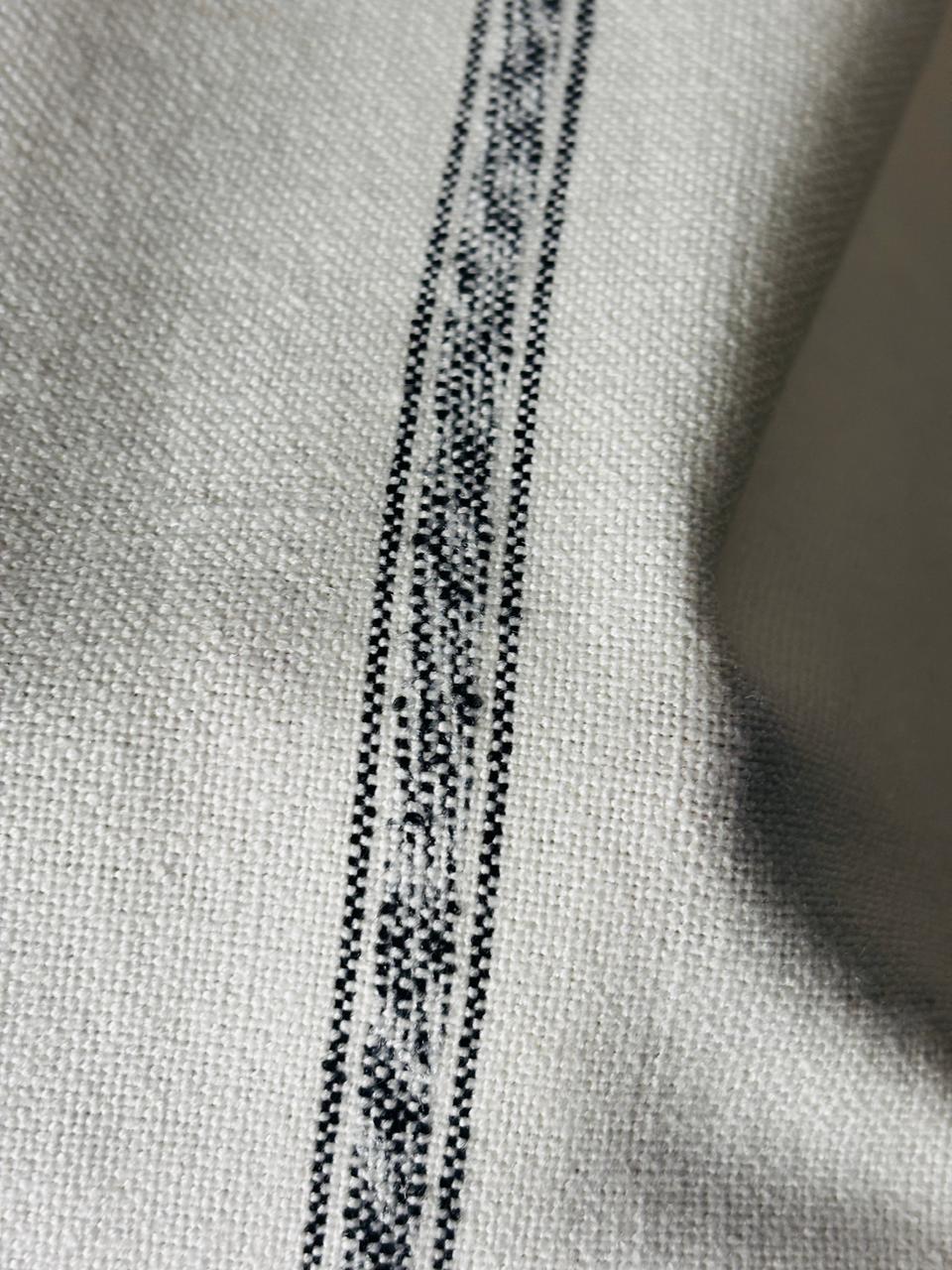 Premium 100% Woolen Winter Shawl — Pure Comfort & Class