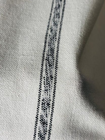 Premium 100% Woolen Winter Shawl — Pure Comfort & Class